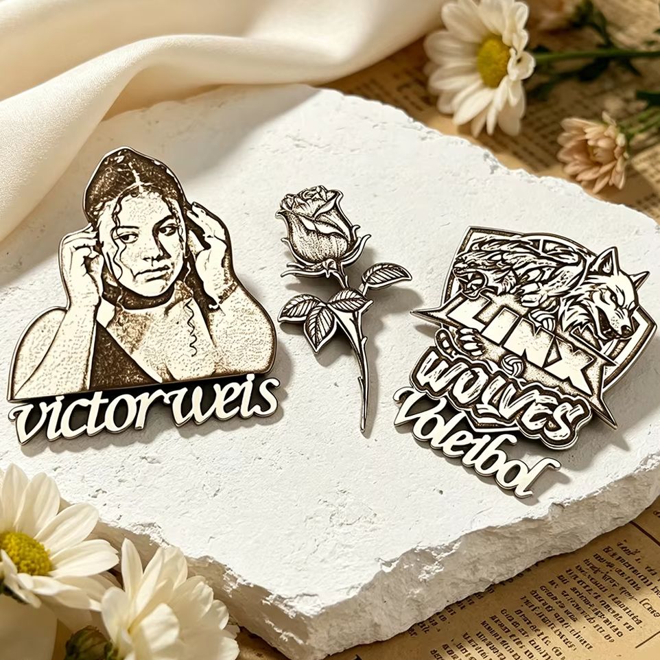 Men Accessories Gift Set - Maßgefertigte Herren-Porträt-Rosen-Fotobrosche Metall-Abzeichen Einzigartiges Design Anzug-Accessoire